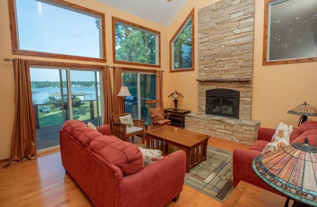 Main Lake Cove & Great Views; Dock for pontoons/deck/bass boats; flat lot/linens