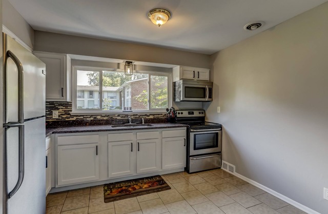 Main Street Luxury One Bedroom Apartment 2 bedroom Downtown Royal Oak