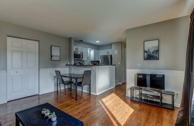 Main Street Luxury One Bedroom Apartment bedroom Downtown Royal Oak