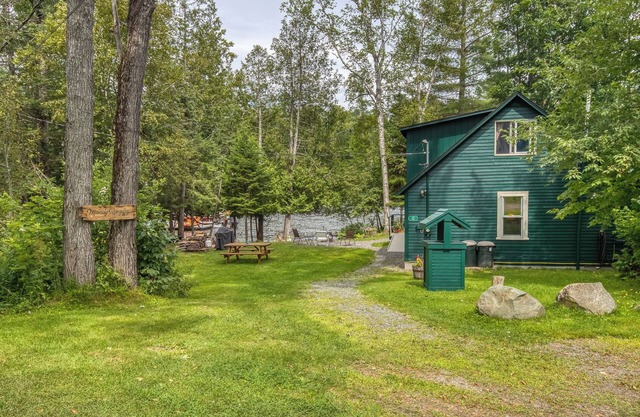 Mainely Rangeley - Right on Rangeley Lake next to the marina in Oquossoc