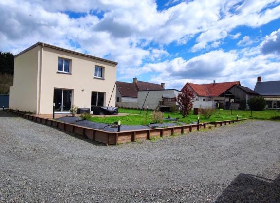 Maison 3 chambres avec garage sur terrain clos proche circuit 24h