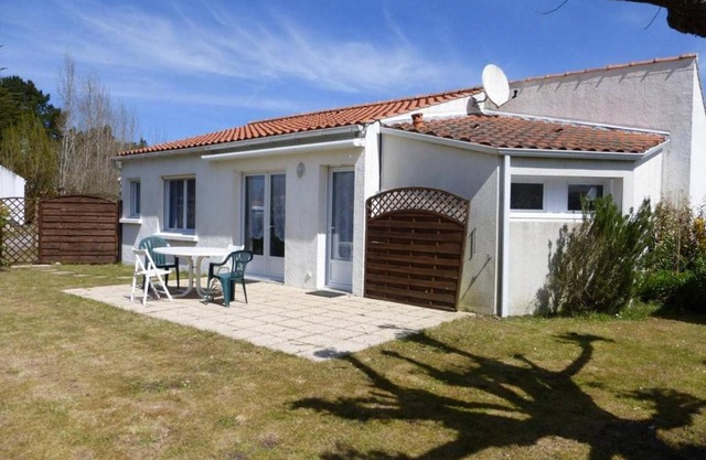 Maison 3 pièces avec mezzanine, 6 couchages, à 5 km de la plage - calme et tout confort, parking inclus - FR-1-224-402