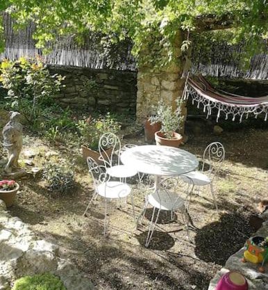 Maison a Rustrel (A coté du Colorado Provençal)