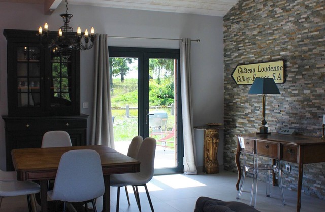 Maison au cœur du vignoble - cottage in the Médoc between vineyards and estuary.