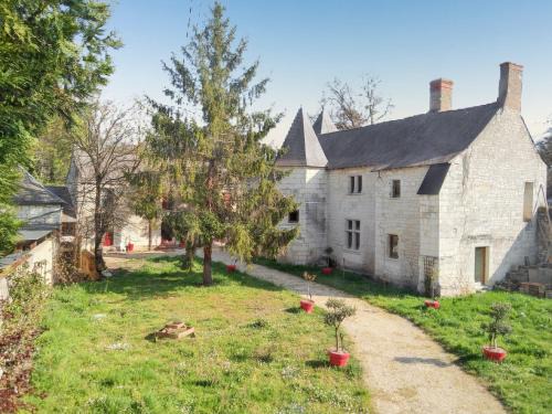 Maison charmante à Courchamps avec vue sur jardin