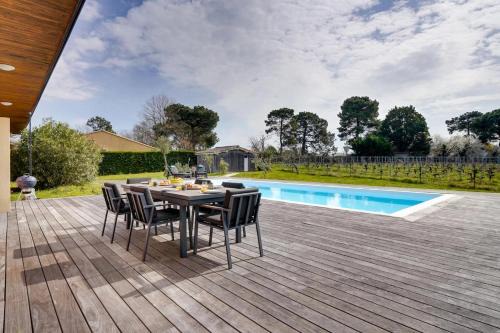 Maison d'architecte, piscine, au coeur des vignes