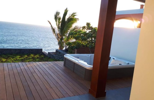 Maison de 3 chambres avec vue sur la mer jacuzzi et jardin clos a Saint Pierre