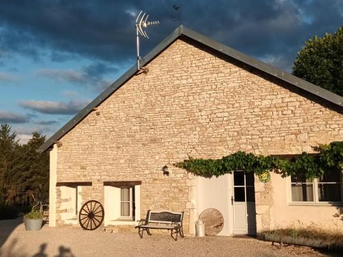 Maison de caractère à Gy avec parking et Wifi - FR-1-583-448