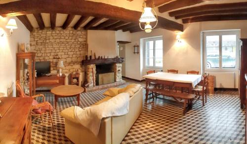Maison de charme avec jardin aux Trois-Moutiers, 116 m², 6 pers.