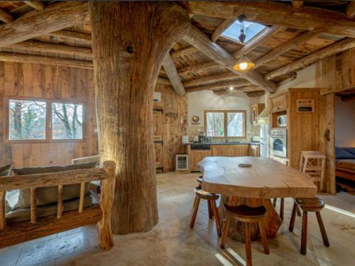 Maison de plain-pied avec grand jardin, proche Chambord, insolite et confortable, idéale famille. - FR-1-491-415