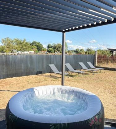 Maison entiere jacuzzi reception ouverte 7 7j et 24 24h