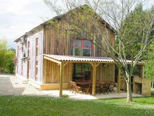 Maison familiale avec piscine privée à Le Buisson-de-Cadouin