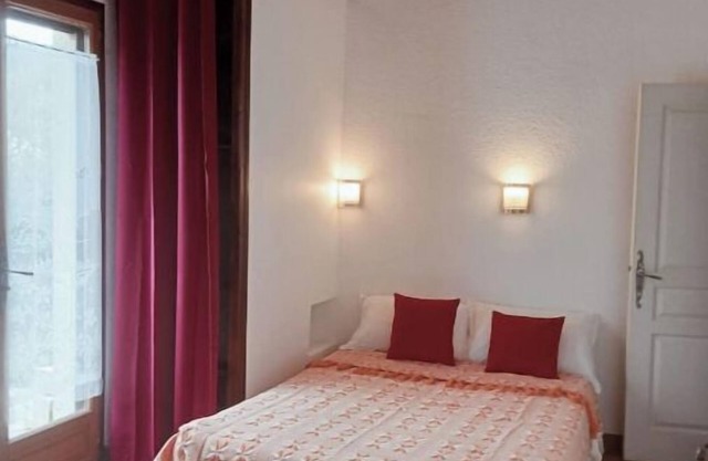 Maison Gaïa. A very special place, relaxing and welcoming. 5 minutes from the lake