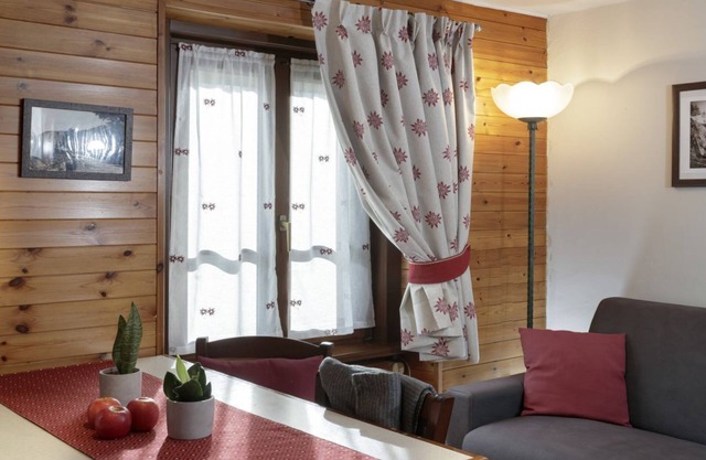 Maison Maquignaz - welcoming family home with terrace and boot-warmer