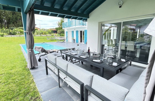 Maison Récente de Cinq Chambres Avec Piscine à 50 Mètres de Biarritz