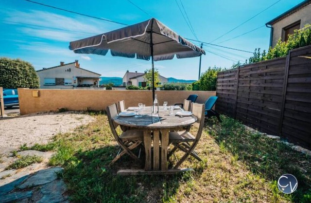 Maison Rénovée à 500 m du Centre du Village Pour 4 Personnes