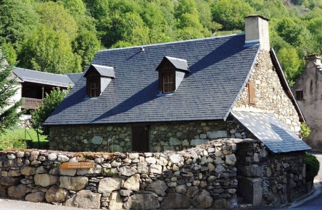 Maison Typique 4 Chambres Proche lac D'oô et Station de ski