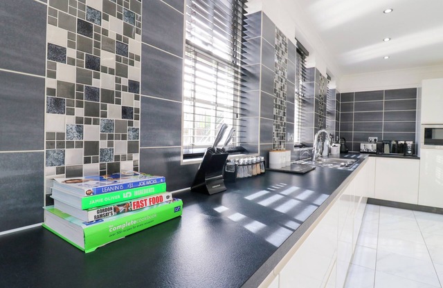 MAISONWYCK, country holiday cottage, with pool in Canvey Island