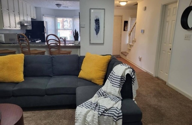 Majestic Cozy Blue Townhouse Sleeps 4