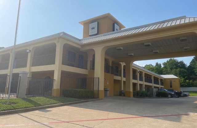 Majestic Inn