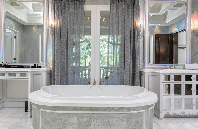 Majestic Mansion: Ultra-Luxury Palace