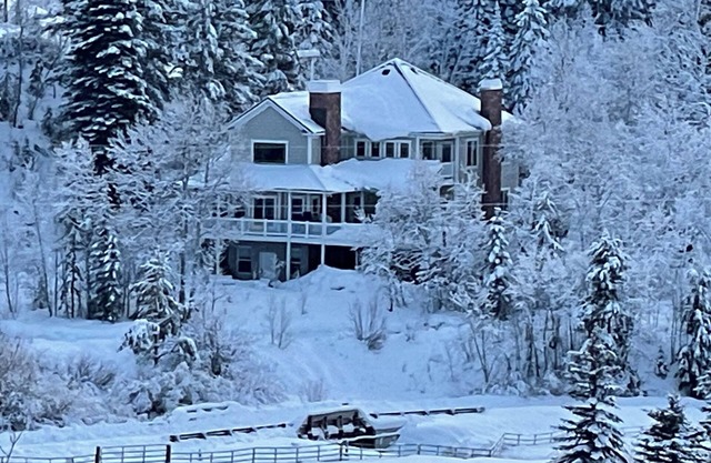 Majestic Mountain Lodge that Sleeps 28