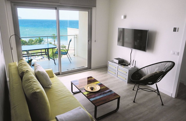 Majestic sea views - individual beachfront apartment - like staying with friends