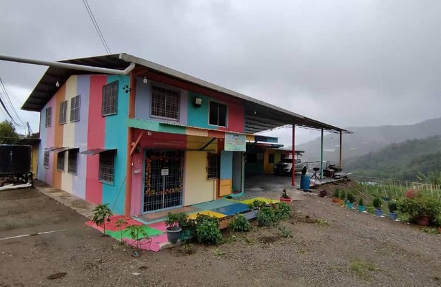 MAK Homestay UPSTAIRS with 5 Bedrooms