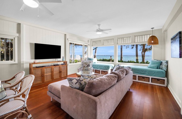 Makapu’u Hale, Literally oceanfront! VIEWS! A/C, 2 bedroom/2 bath