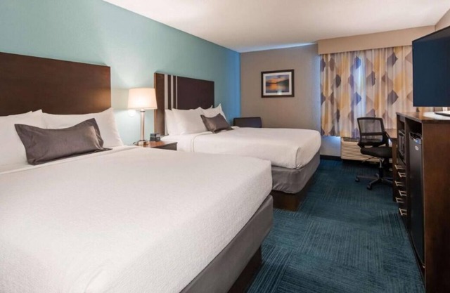Making The Best Memories Along The Way! 3 Convenient Units, Free Parking, Pool