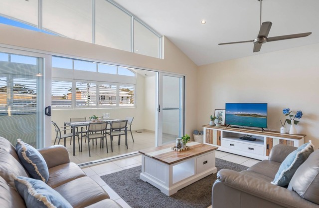 Malibu Apartments Unit 2 - 5 Oak Street