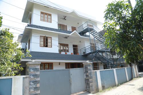 Mammen's Homestay Vyttila