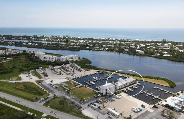 Manatee Harbor: Marina, Heated Pool/Spa, Ferry to Island, Private/Public Beaches