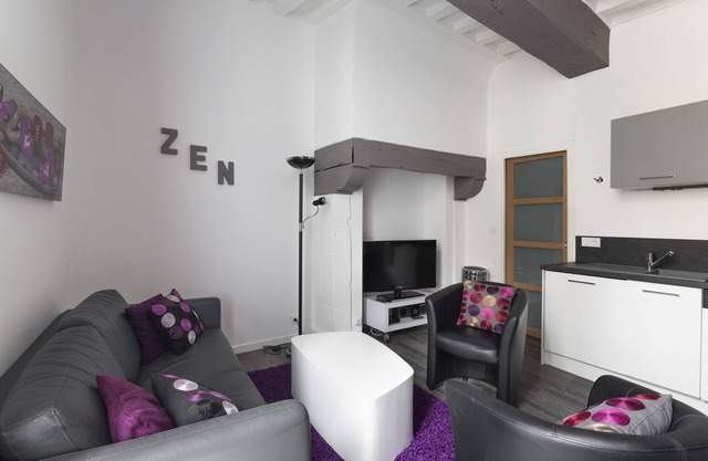 Mandchou - One Bedroom Apartment, Sleeps 4