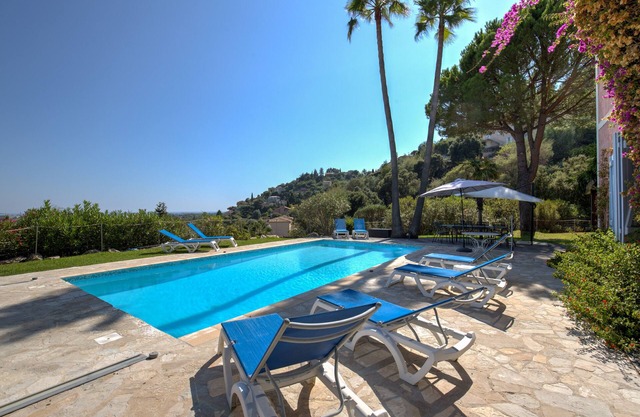 Mandelieu Villa 4 *, 10 people, A/C., Pisc. heated indoor, sea view, wooded park