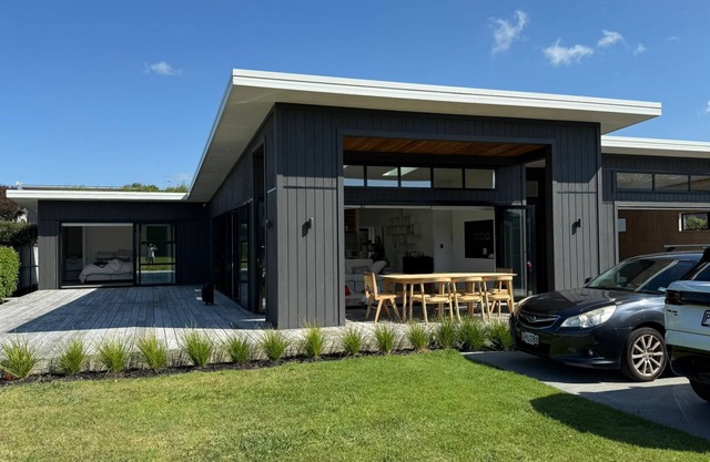 Mangawhai Heads beach pad for the whole crew w/sleepout