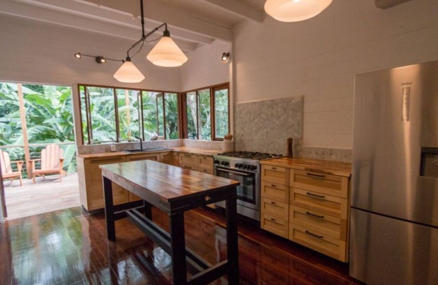 Mango Treehouse, Mango Parkway, Nelly Bay