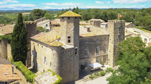 Manoir envoûtant dans le village d'Agel avec piscine privée