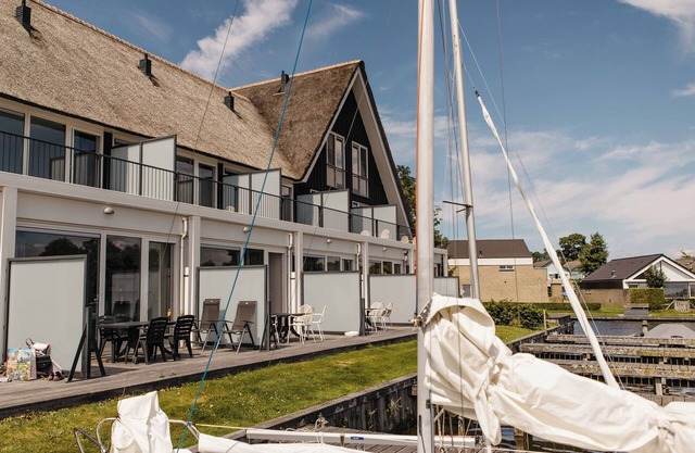 Manor house with character and views over Lake Heeger