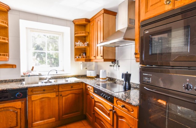 Manor house with large garden and spacious rooms