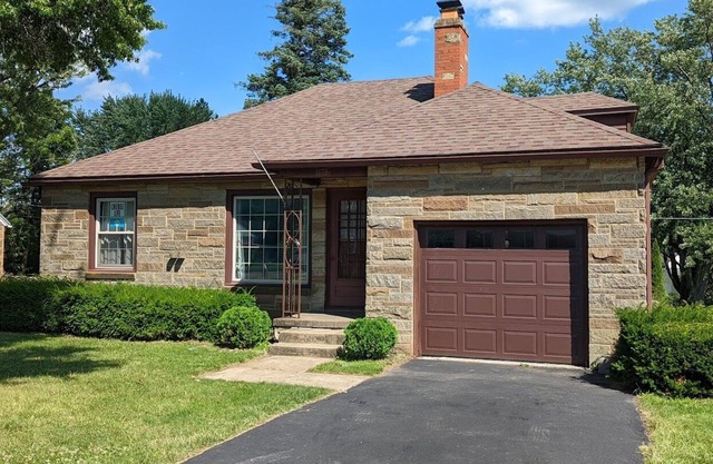 Mansfield- Shawshank/MidOhio Raceway- COZY HOME