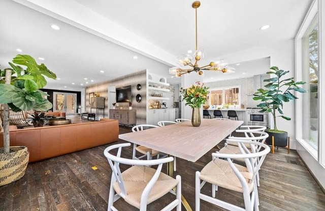 Mansion on Monroe/Pool/7bd/7.5bath/Sleeps 15