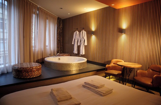 Manzo's Suites