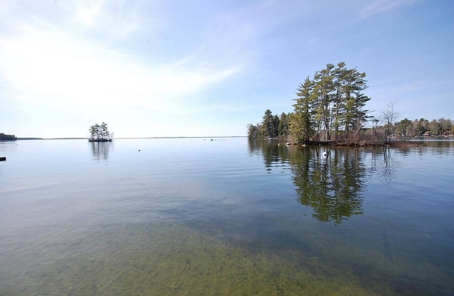 Maple Cove Lodge on Lake Sebago Waterfront!