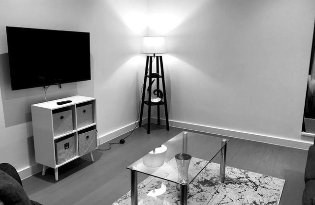 Maplewood luxurious one-bed flat with free parking