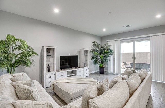 Marana Home w/Pool Access & Mountain Views!