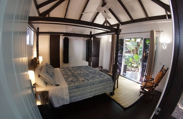 Marguerites On Magnetic Polynesian House 1-2 bedrooms
