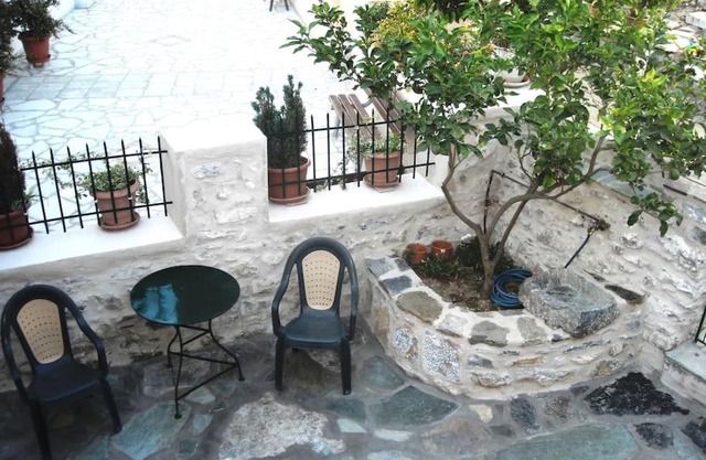 MARIA'S Rustic stonehouse in traditional village