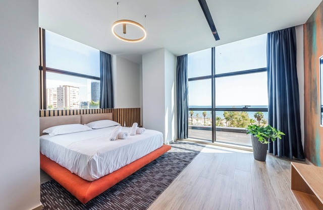 Marina Luxury Suites 104 by PS