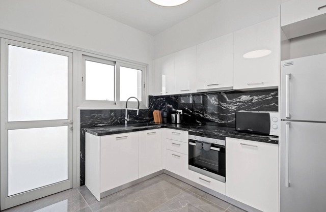 Marios Residence - Two Bedroom Apartment, Sleeps 4